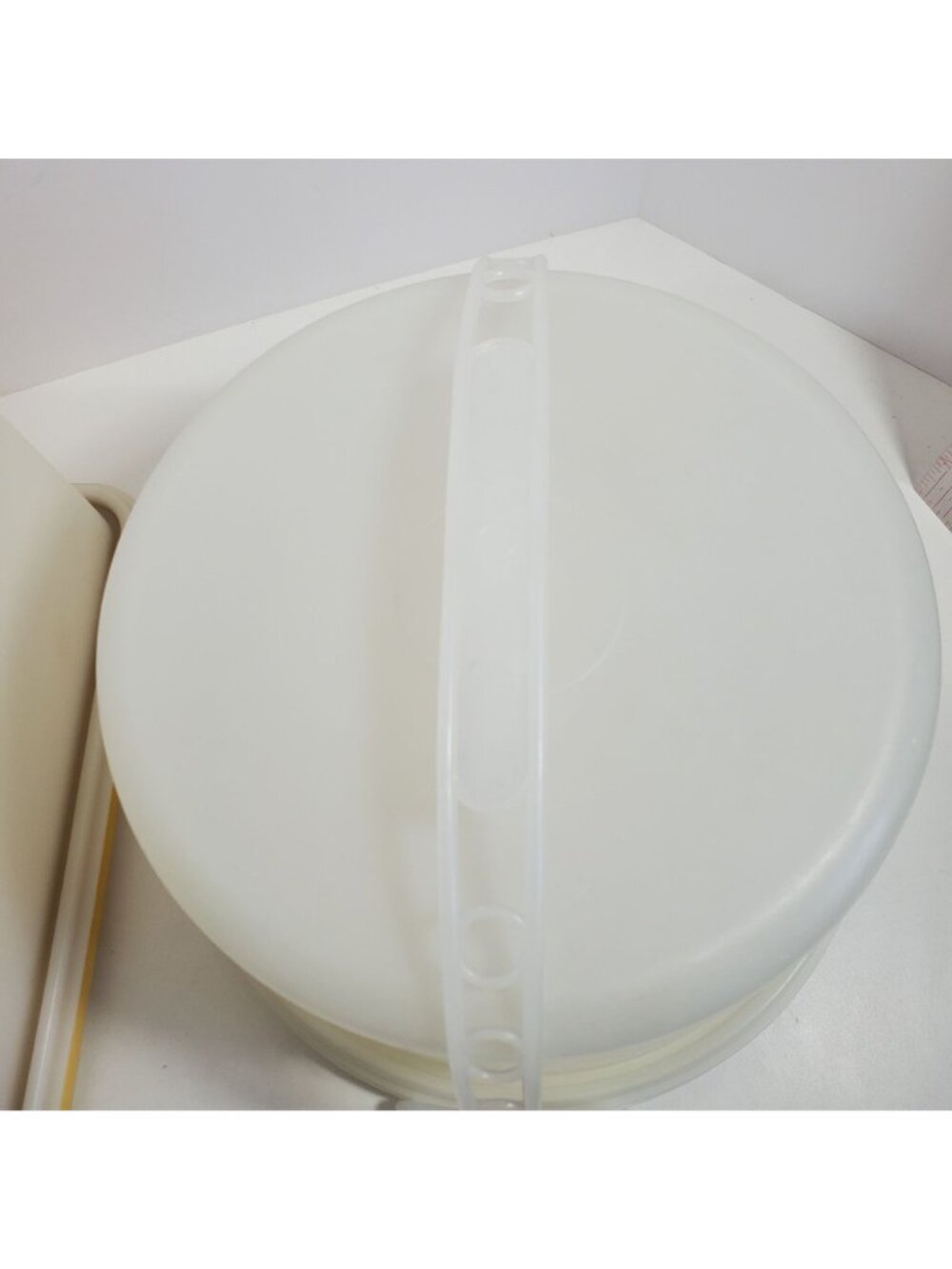 Vintage Tupperware Cake Takers Handles Lot Round Square MCM Harvest Sheer - Picture 15 of 16